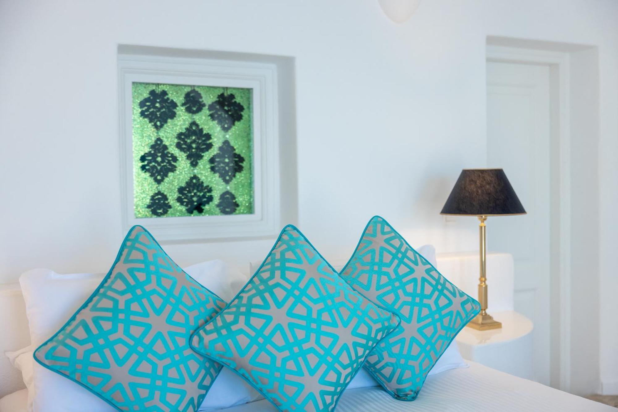 Above Blue Suites Imerovigli  Room photo