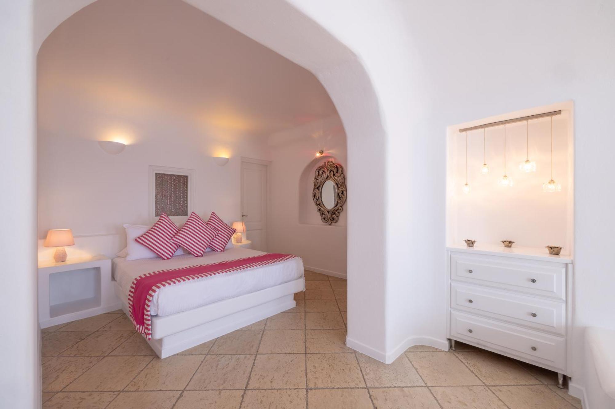 Above Blue Suites Imerovigli  Room photo